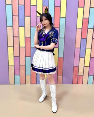 Mayu Yoshioka Instagram - #ぱかライブTV 初出走でした🐎

番組内で発表となりました、
ドリームジャーニー役吉岡茉祐です。

役名シークレットでの登場。
前例がない発表に、数日間ドキドキ、ワナワナ、バクバクでした…！
やっと肩の荷が下りた気がします。
ご飯が美味しい…笑

『ドリームジャーニー』との出会いはオーディションでした。
初めて資料でいただき、お馬さんを検索して、サジェスト欄とキャラビジュアルに一目惚れし、歴史を漁る日々。
有馬記念をみに行ったりもしました。
合格のお話をもらった時は本当に嬉しかったです。
こんなに面白いキャラクター、なかなか演じられないと思うので、大切に、挑戦もしながら、共に歩んでいけたらと思っています。
トレーナーの皆さんに愛してもらえますように。

そして、最速実装らしいです。
明日には出ます。
びっくり。
置いていかれないように、私も勉強します…！

ドリームジャーニーについてのお話は、もっとできるので、まじでどこかで語らせてほしい。まじで。(ただのオタク)

夢への旅路、その旅の果てを、見に行きたいと思います！
どうぞ、よろしくお願いします！！！！！

#ウマ娘 #ドリームジャーニー