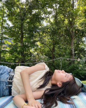Mayuna Saburi Instagram - 外が気持ち良い🍃☀️✨

#ootd #outfitoftheday 
#さぶりんこーで