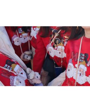 Mayuna Saburi Instagram - 毎年恒例のクリスマスディズニー🎄

友人の誕生日お祝いも兼ねて✨
いつもハッピーをありがとう💞

クリスマスモードが可愛すぎた🤭
みんなで自分のカチューシャぐるぐるして1日過ごしました✨

#disneyland 
#クリスマスディズニー
