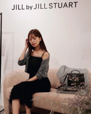 Mayuna Saburi Instagram - @jillbyjillstuart_official 
2024 FW collection 🧶✨
“GLOW WITH SHADE” 

ありがとうございました🐰

#pr #jillbyjillstuart #ジルバイジルスチュアート #JILLby #ジル