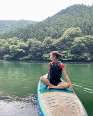 Mayuna Saburi Instagram - テントサウナしてきました🧖🏼‍♀️

サウナをした後、湖に入って
supの上でゆらゆら外気浴🌿

気持ちよかった✨

#サ活 #テントサウナ 
#アウトドアサウナ
