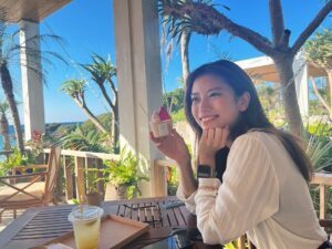 Mayuna Saburi Instagram - 少し前に宮古島へ行ってきました🏝️

ここは、池間島一周していたら見つけた
おしゃれなジェラート屋さん🍨✨ぜ、絶景

映えしてきましたので、記念に📸

#宮古島旅行 
#池間島カフェ #思い出