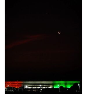 Mayur More Instagram - बाम-ए-मीना से माहताब उतरे..
.
.
.
.
.
.
.
.
.
.
.
.
.
#moon #beauty #eid #eid_mubarak #skylovers #sky #tricolor #star #moonphasewatch #india #indiapictures #indiaclicks #wondermore #art #artoftheday #artvisual
#moody_nature #moody #awesome #beautifulplanet #ourlonelyplanet #earthoutdoors #roamtheplanet #bevisuallyinspired #themoon #newmoon #luna #nightsky #solarsystem #natgeospace