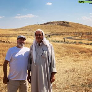 Mazlum Çimen Instagram - Tarihin sıfır noktası Karahantepe’de sıfırı gönüllü koruyan Mehmet Can arkadaşla tarihi bir selam🔆