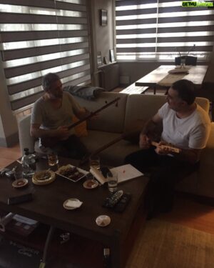 Mazlum Çimen Instagram - Erdal ile baş başa çalıp söyledik,güzel bir eser geliyor :)))