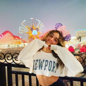McKenna Roberts Instagram - The Magic Is Back 💫 
#happiestplaceonearth