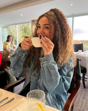 McKenna Roberts Instagram - pinkies up ☕️