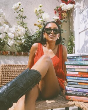 Meagan Holder Instagram - If I caption this “RED anything good lately?” how likely are you to unfollow….? #bookstagram #bookrecommendations