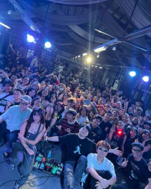 Meaningful Stone Instagram - Manila!🔥 I think I've never met such a passionate audience before.
They sang all my songs to the end and I can’t forget that night. 
See you again Manila❤️ thanks for the @theflyinglugaw 

대만, 필리핀, 호주 투어에 함께해준 현수 매니저님께 큰 감사와 존경을, 
그리고 독감 투어에도 저에게 더 큰 힘을 주었던 성준, 원우, 재완도 모두 모두 고맙고 수고했다!!!!!