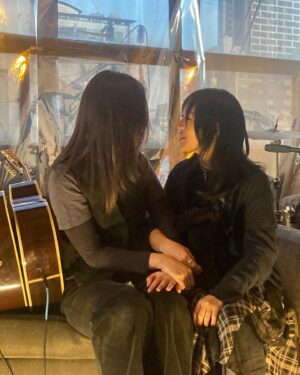 Meaningful Stone Instagram - 나는 세상에서 노래하는게 제일 좋아요 특히 좋아하는 사람과 함께라면 더욱더 ♥️