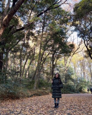 Mecco Chang Instagram - Bright winter in Japan. We are in the mood of love. 
🍁🌞
陽光燦爛的冬季是小清新

史詩般的文藝建築 絕美而壯麗￼

八方美景盡收眼底 

捎來放鬆的節奏  是愛情呀…♥️