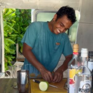 Mecco Chang Instagram - The Maldives. DAY 3 

Chilling at the water villa and the beach during the day time. After that, wonderfully served by an exotic tea party. 

Enjoying the simplicity.
簡單的海，天空，沙灘，人們❤️🤍
海島渡假帶著簡約的美

#又回到地球村
#透氣之旅 
#創業家
#演員
#主持
#maldives
#thejorneyofbreath
#byebyecovid
#holidays
