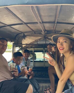 Mecco Chang Instagram - The second day in Chiang Mai. Relaxing with elephants and the old friends. Bought one painting made by one lovely elephant. 🩷🩶
北泰國清邁古城。遇見大象🐘
還買了大象自製的油畫創作 一張$1000都會捐給大象醫院❣️