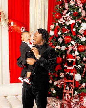 Mecole Hardman Jr. Instagram - Happy holidays from the Hardman's 🎄🎅🏾❤️