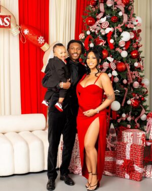 Mecole Hardman Jr. Instagram - Happy holidays from the Hardman's 🎄🎅🏾❤️