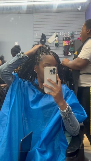 Mecole' Hayes Instagram - 3 Hour Boho Braids? 😱 This viral salon came THROUGH 🥹 Come with me to get it done!

#bohobraids #braidstyles #braids #braidseason #bohoknotlessbraids #knotlessbraids 

Would you wear this style?