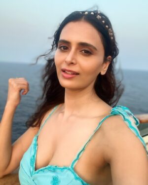 Meenakshi Dixit Instagram - Eternal Joy ❤️😇

#meenakshidixit #instamood #selflove #photooftheday #selfie