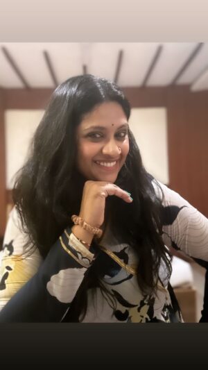 Meera Krishna, Meera Siva Instagram - Azhagiyee 💃🏻

#dancer #dancelover #actor #dreamer #instagram #instadaily #instadaily #instareels #video #instamood #insta #instadancereels #reelitfeelit #reelsinstagram #instareelsindia❤️