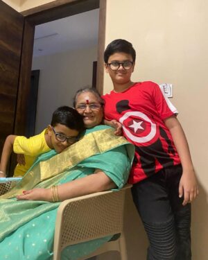 Meera Krishna, Meera Siva Instagram - Happy Mother’s Day to all wonderful Mothers out there ❤️🤗

I am also a blessed mother with two amazing Sons 😘

Thank you universe 🙏🏻🧿

Miss you amma and ammamma😔💐