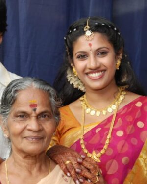 Meera Krishna, Meera Siva Instagram - Happy Mother’s Day to all wonderful Mothers out there ❤️🤗

I am also a blessed mother with two amazing Sons 😘

Thank you universe 🙏🏻🧿

Miss you amma and ammamma😔💐
