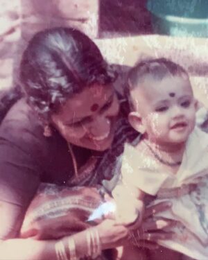 Meera Krishna, Meera Siva Instagram - Happy Mother’s Day to all wonderful Mothers out there ❤️🤗

I am also a blessed mother with two amazing Sons 😘

Thank you universe 🙏🏻🧿

Miss you amma and ammamma😔💐