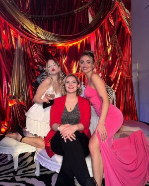 Megan Guénard Instagram - Photo dump de notre belle soirée entre copains hier au gala @influencecreation , full loveeeee🫶

Makeup by: @84martini @studio.hygge.ca 
Hair by: @sls.beauty 

Merci tellement🥹