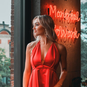 Megan Guénard Instagram - ✨ Découvre les COULISSES de La Confess! 🎬

C'est avec fierté que nous avons tourné l'intégralité de notre talk-show chez Montréal Co-Work un espace de travail collaboratif vibrant au cœur de la rue Saint-Denis. Un lieu conçu pour inspirer et propulser les projets des travailleurs autonomes et des entreprises, d'ici ou d'ailleurs.

Chez Montréal Co-Work, l'ambiance est à la création avec une variété d'espaces adaptés à tous les besoins: des postes en aire ouverte pour respirer l'esprit de collaboration, des bureaux fermés pour la concentration, des salles de réunion pour les échanges d'idées et bien plus encore!

Un immense merci à Françis Talbot, le propriétaire au grand cœur, et à @jordan_jacquier , notre technicien si talentueux, pour leur accueil chaleureux et leur soutien infaillible. Ils ont rendu notre vision du talk-show une réalité éblouissante🙏 #forevergrateful  #partnership  #studio #LaConfess