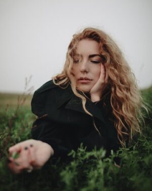 Megan Serena Trainer Instagram - laying here wishing my final term paper will write itself so I can watch Christmas movies. 🤠