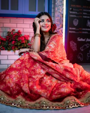 Megha Chakraborty Instagram - #happyme❤️ 

Shot and Edited by: @ashmaneditors 
Styling: @yourstylistforever 
Outfit: @ethnicplus.in 
MAU: @makeoversbyneeta 
Hair: @vandna_7_86 

#meghachakraborty #ethnicwear #ook #style #pic #picofday #frame #red #photoshoot