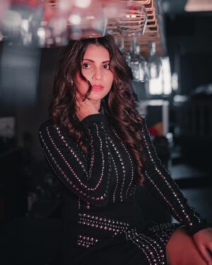 Megha Chakraborty Instagram - Leave a little sparkle wherever you go 😉

📷: @ashmaneditors 
Styling : @yourstylistforever 
👗: @style_deintrepide 
Hair : @vandna_7_86

#meghachakraborty #sassy #swag #attitude #black