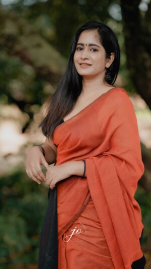 Megha Mathew Instagram - 🧡….🧡

#ree #reelsinstagram #saree