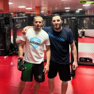Mehdi Baydulaev Instagram - До боя остался ровно один месяц, 6-го марта кто-то из нас должен забрать бонус 💰 
 

hey you there prepare well we need a bonus💰 we have to show a very spectacular fight 👊 @jrpretomma 
@aca_mma