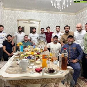 Mehdi Baydulaev Instagram - Сегодня ко мне приехали мои Братья, Хороший вечер провел ☝️