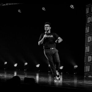 Mehdi Bousaidan Instagram - “ Il faut s’avoir marcher de travers pour aller droit devant “ - Un crabe