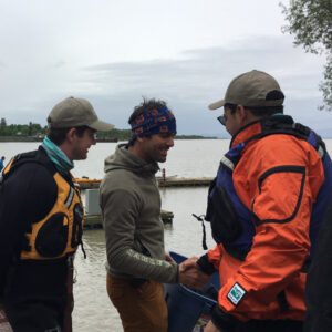Mehdi Bousaidan Instagram - Merci @francisbouillonofficiel et Fred Fournier pour le beau trip. 
Et fuck you @julienlacroi pour avoir fait semblant de pagayer pendant 2h.

Crédits photo : @annie_beauchemin