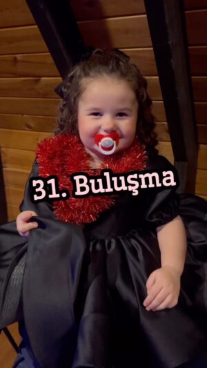 Mehmet Ali Çatal Instagram - 31. Buluşma: Yeni Yıl! 🎉 Kendi adıma, ben 33 yıllık hayatımın en kötü yılını geçirdim. En, en kötüsüydü. Öyle ki 2024 ne yaparsa yapsın beni sevindiremez. 🥲 Neyse, beni koca yıl yalnız bırakmayan sizlere bol neşe diliyorum. Hep birlikte bol bol gülelim. Bu hayatı başka türlü atlatamayız.