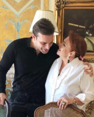 Mehmet Aslan Instagram - Canım Anam iyi ki doğdun🎂🎈😘
İyi ki beni doğrumuşsun! İyi ki senin evladın, oğlun olmuşum🦁❤️🥳 
Seni çok seviyorum🥰
Allah seni başımızdan eksik etmesin🤲🏼🧿