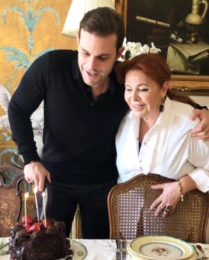 Mehmet Aslan Instagram - Canım Anam iyi ki doğdun🎂🎈😘
İyi ki beni doğrumuşsun! İyi ki senin evladın, oğlun olmuşum🦁❤️🥳 
Seni çok seviyorum🥰
Allah seni başımızdan eksik etmesin🤲🏼🧿