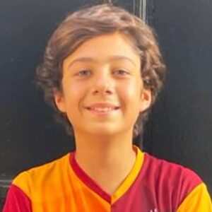 Mehmet Aslan Instagram - Gözümün bebeği, yüreğimin parçası,
Sen doğdun dünyam değişti, kucağıma aldığımda dünyalar benim olmuştu sanki dün gibi🥰 benim aslan Ali’m!
İyi ki doğdun🎂 ömrün kalbin kadar güzel olsun…
Seni seviyorum!❤️😇🧿🙏