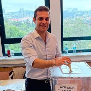 Mehmet Aslan Instagram - SAHİPLENDİRİLMEK istemiyorsan sandığa SAHİP ÇIK! Oy ver!
Sayımda başında dur!
Ülkene, geleceğine sahip çık!🇹🇷 ☀️🫶