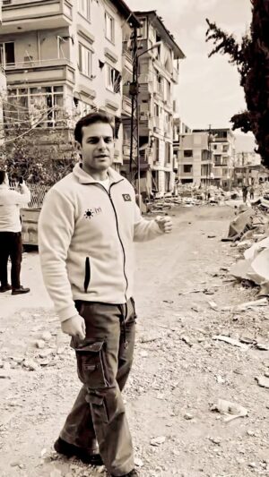 Mehmet Aslan Instagram - Acılar bitene kadar tüm gücümüzle buradayız!
Yaralarımızı beraber saracağız…

Televizyon kanallarında görüldüğünden çok daha kötü bir durum var…

Allah bir daha böyle bir felaket yaşatmasın! #Hatay #Antakya #deprem
@meralaksener @iyiparti @iyipartistkbaskanligi @iyipartiafetkoordinasyonmerkez @iyigenclik_