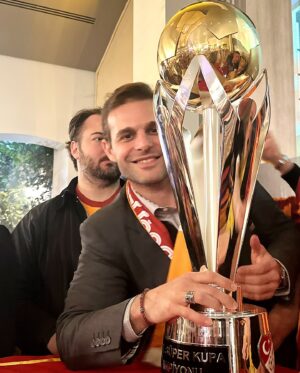 Mehmet Aslan Instagram - Kupalara layıksın sen eyy şanlı Galatasaray!🦁💛❤️
24.Şampiyonluğumuz hayırlı olsun!⭐️⭐️⭐️⭐️
Hedef #25 🏆🏆🏆🏆🏆
Tek büyük!💪
Türkiyedir Galatasaray!🇹🇷
@galatasaray