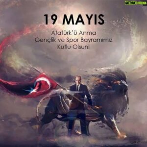 Mehmet Çetin Instagram - Papatyaları, kınalı kuzuların kanıyla sulanmış bu cennet yurt;
Sonsuza kadar genç,
Sonsuza kadar bağımsız,
Sonsuza kadar büyük olacak.
.
The flowers of this country were watered with the blood of martyrs.  Happy 19th of May

#19Mayıs #EmanetinBizde