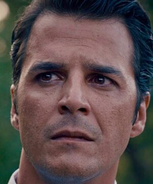 Mehmet Günsür Instagram - 📸: @yigit___eken #thegift #netflix #eyesneverliechico