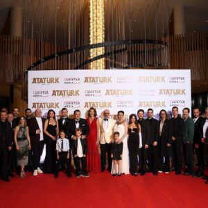 Mehmet Günsür Instagram - Böyle özel bir projede, böyle özel insanlarla çalışmak…ne büyük bir onur. Sonsuza kadar müteşekkirim. *** What an honor it is to work with such special people on such a special project. I am forever grateful. #Atatürk