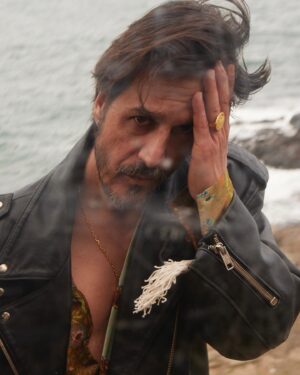 Mehmet Günsür Instagram - I want to push the button
I want to hear the cowards start to tremble
Picking me up, the sound
Get your knee off the ground
They can't touch us, we've defected
'Cause our love's not hiding anymore…. #stayhuman #choosekindness 

@magnetquarterly 
Genel Yayın Yönetmeni/Editor of Chief: @selimcancelik & @iremsent
Dijital İçerik Direktörü/Digital Content Director: @gokinunal
Yayın Direktörü/Publishing Director: @ebubekir.elkatmis
Fotoğraf/Photography: @denizozgun
Fotoğraf Asistanları/Photography Assistants: @sercanincesuu, @gkhankahrmn, @nurullahcunii 
Styling: @muhammetbozkurtt
Styling Asistanı/Styling Assistant: @dilara__isik
Saç & Makyaj/Hair & Make-Up: @artistfoundationgalata 
Prodüksiyon/Production: @mugesarioglu
Prodüksiyon Asistanı/Production Assistant: @cerennurkara

 #MagnetQuarterly #MQDE #Disney  #Search