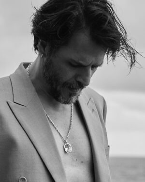 Mehmet Günsür Instagram - I want to push the button
I want to hear the cowards start to tremble
Picking me up, the sound
Get your knee off the ground
They can't touch us, we've defected
'Cause our love's not hiding anymore…. #stayhuman #choosekindness 

@magnetquarterly 
Genel Yayın Yönetmeni/Editor of Chief: @selimcancelik & @iremsent
Dijital İçerik Direktörü/Digital Content Director: @gokinunal
Yayın Direktörü/Publishing Director: @ebubekir.elkatmis
Fotoğraf/Photography: @denizozgun
Fotoğraf Asistanları/Photography Assistants: @sercanincesuu, @gkhankahrmn, @nurullahcunii 
Styling: @muhammetbozkurtt
Styling Asistanı/Styling Assistant: @dilara__isik
Saç & Makyaj/Hair & Make-Up: @artistfoundationgalata 
Prodüksiyon/Production: @mugesarioglu
Prodüksiyon Asistanı/Production Assistant: @cerennurkara

 #MagnetQuarterly #MQDE #Disney  #Search