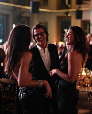 Mehmet Günsür Instagram - Such a night… 50 years of @beymen  #beymen #goldenopulence #alexandermcqueen #dolcegabbana #valentino #balmain #balenciaga