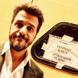 Mehmet Günsür Instagram - Che viaggio... #2020 #moments #ontheset #rai1 #lacompagniadelcigno #s2 #teomankaya #comingsoon #makeup