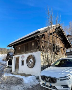 Mehmet Gürs Instagram - Dolomiti…
İtalyan Alpler sadece kayak için değil. 
Tatlı kasabalar, iyi yemek ve şarap, efsane dağcı Messner müzeleri, dağın tepesinde şahane bir fotoğrafçılık müzesi ve lokantalar.
Daha keşfedilecek çok yer var…
🏔🧀🐐🧗‍♀️
#işbirliği
@volvocartr